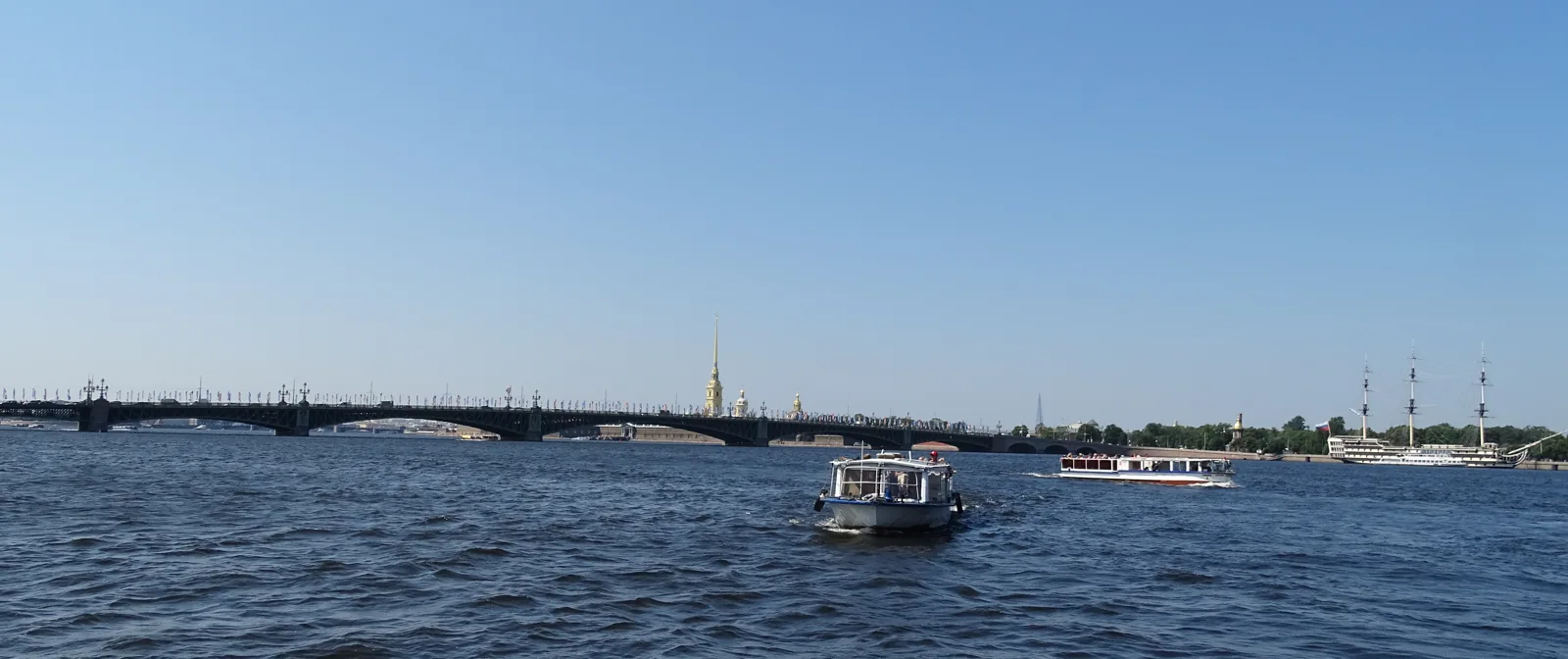 Москва и Петербург: два взгляда на Россию
