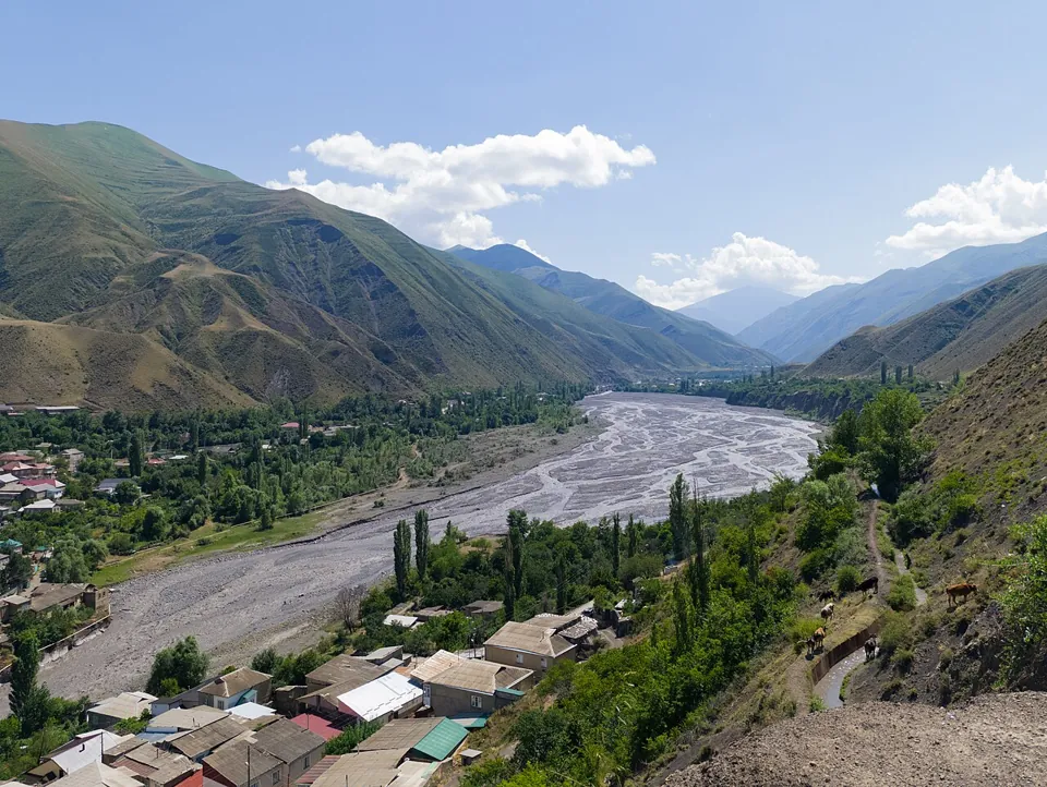 Akhty: the southern mountain valleys