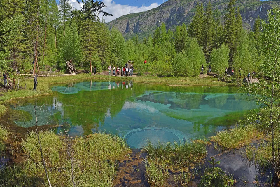 Geyser Lake: patterns beneath the water